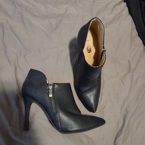 Pointed-toe Booties